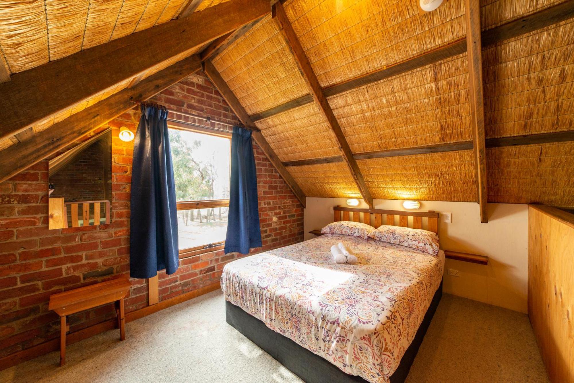 Grampians Pioneer Cottages Halls Gap Room photo