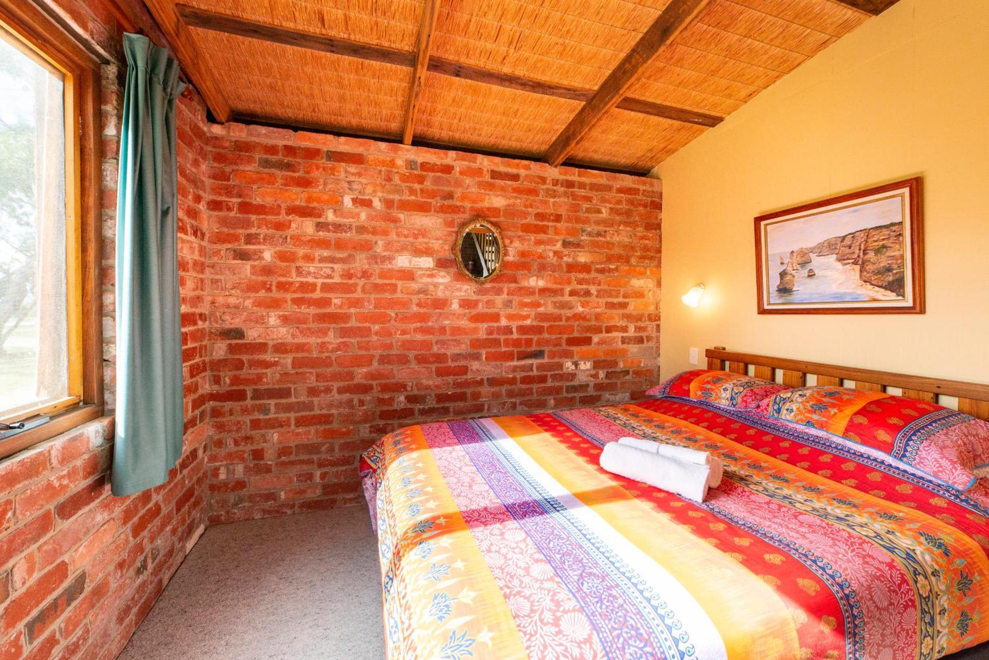 Grampians Pioneer Cottages Halls Gap Room photo