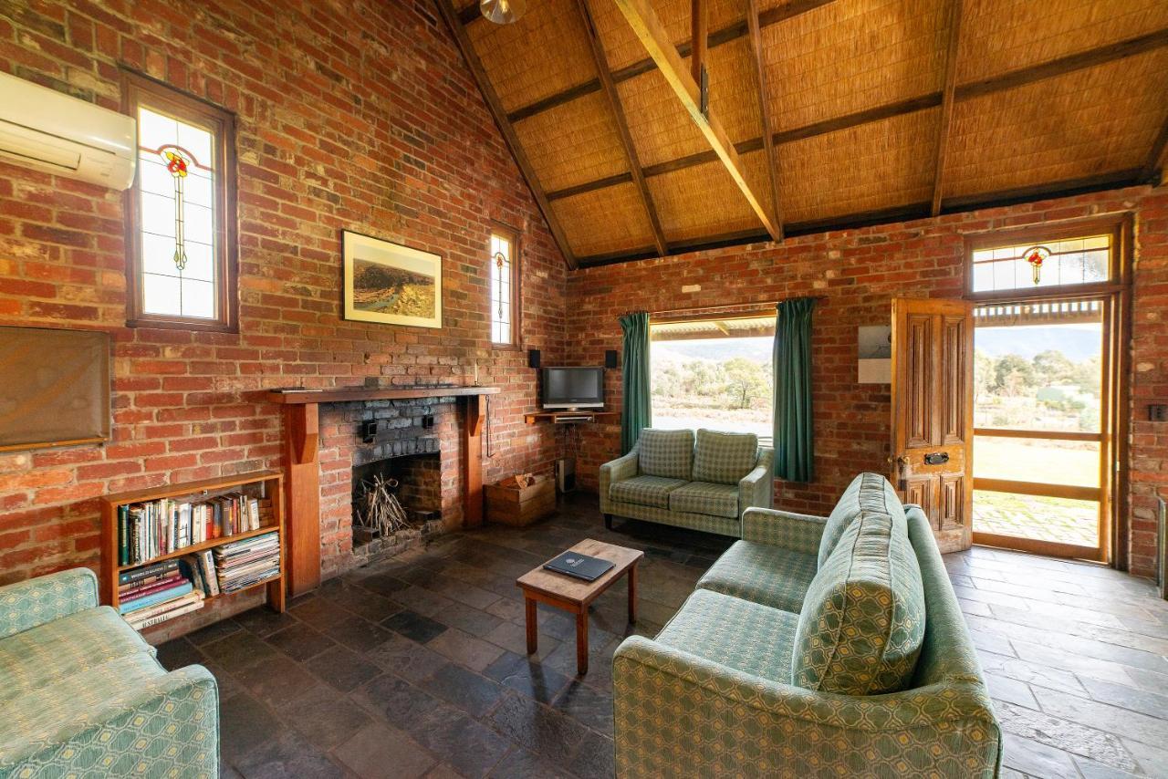 Grampians Pioneer Cottages Halls Gap Room photo